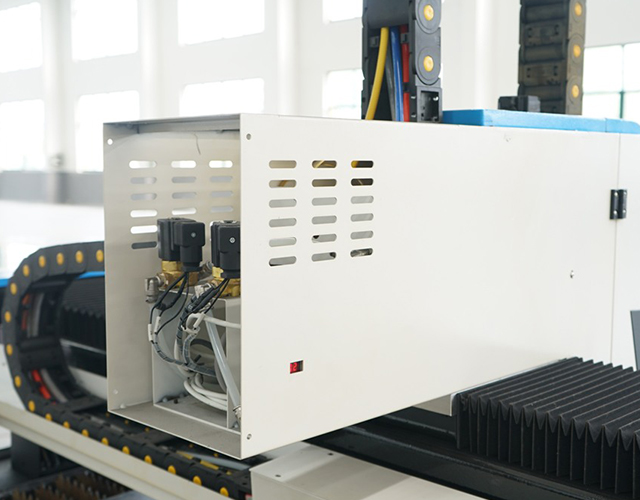 2000W 3000 * 1500 machine de découpe laser à fibre CNC pour la fabrication de pièces